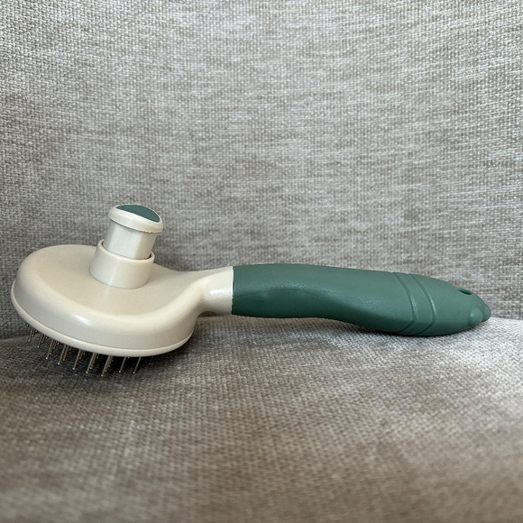 Eucalyptus Pet Brush for Cats & Dogs - Picture 4 of 4